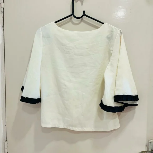 White bell sleeves top - Picture 3 of 4